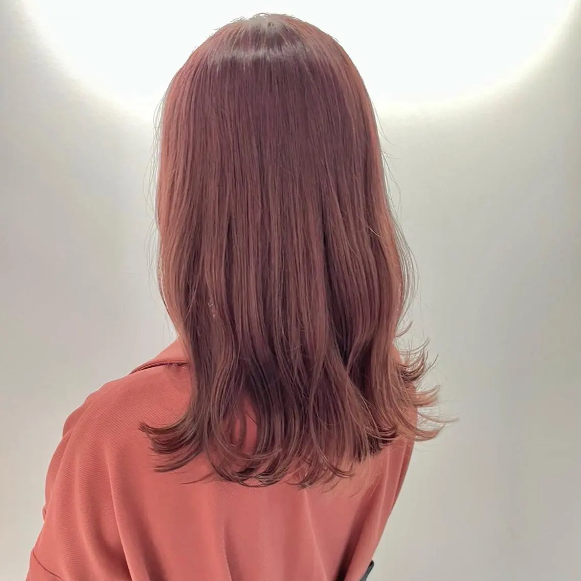 セミロング カラー ブラウンカラー レッドカラー レッドブラウン ブリーチ/ハイトーン 艶カラー/ユリナのヘアスタイル
