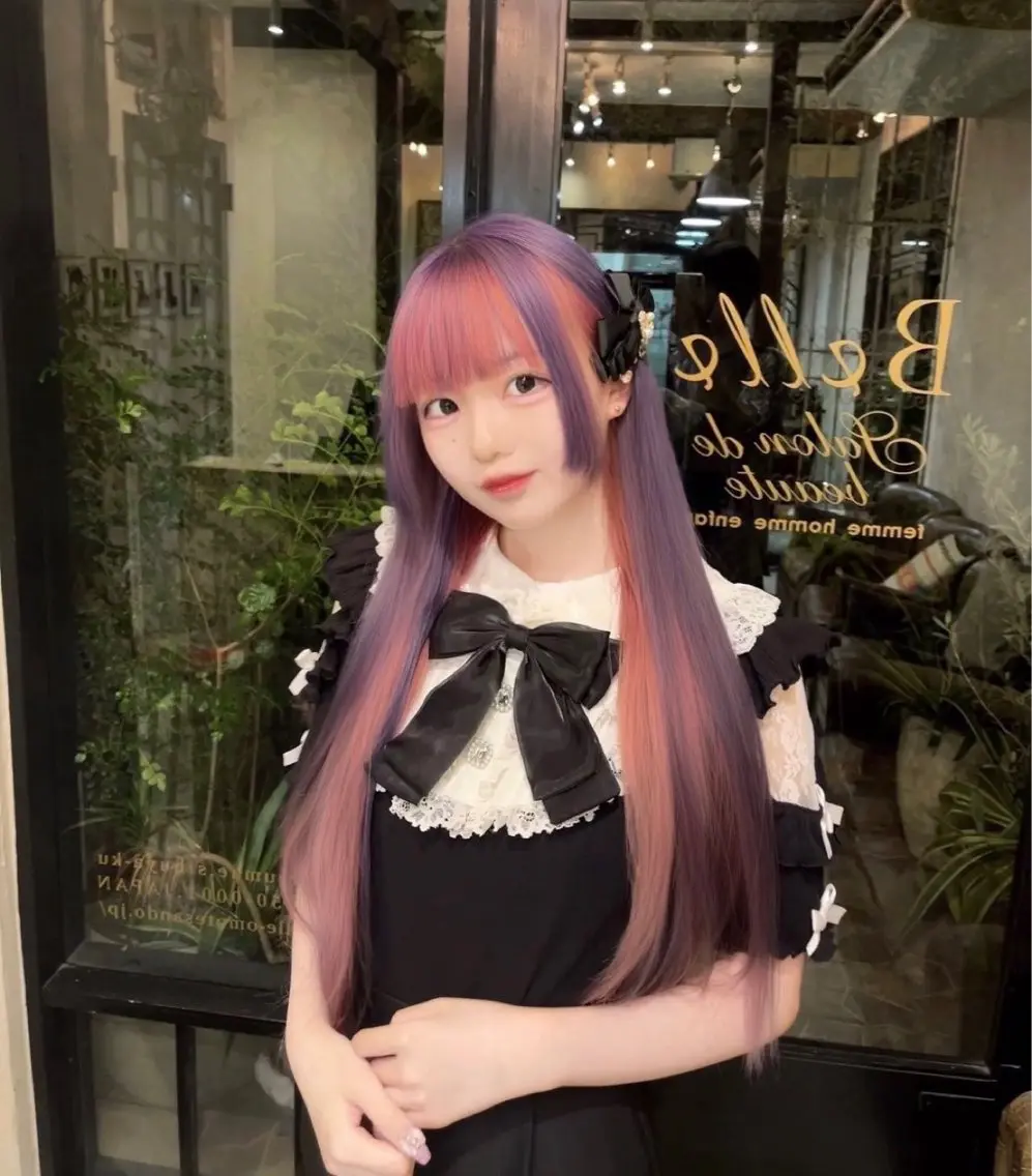 ロング カラー デザインカラー りく レイヤーカット ケアブリーチのヘアスタイル