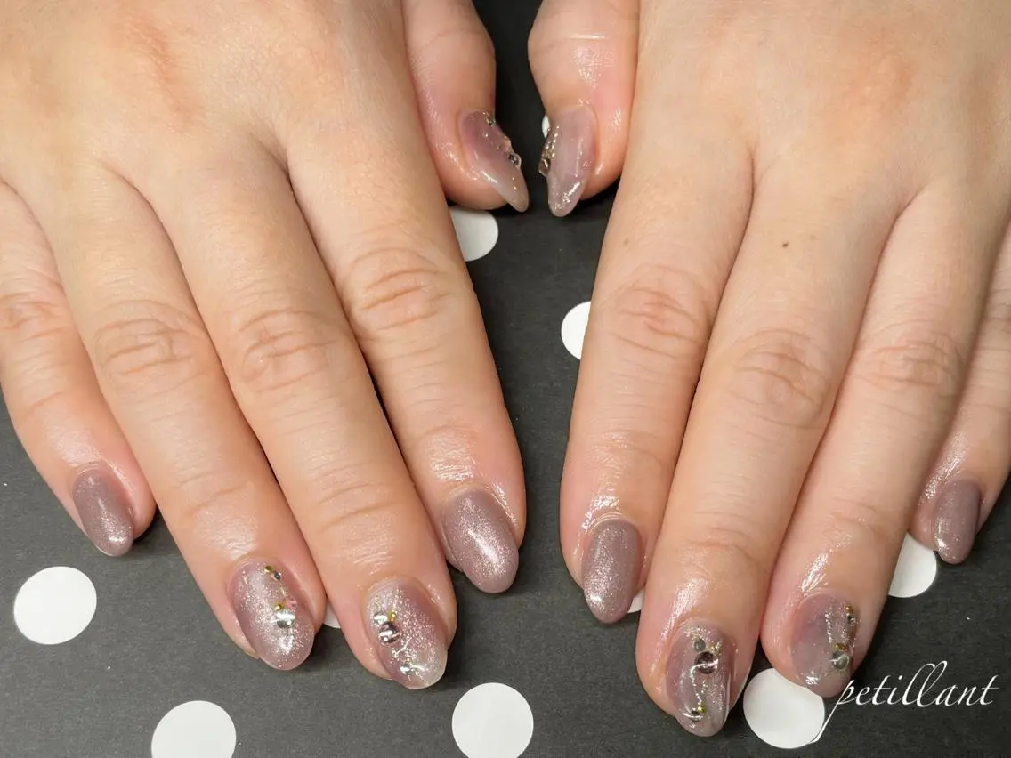 ネイル マグネットネイル ホワイト nail salon petillantのネイルデザイン