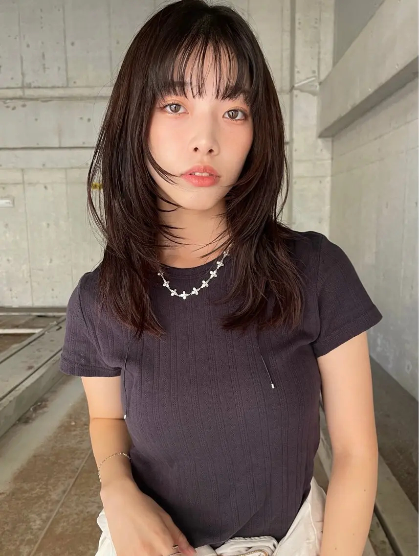 セミロング カット 三浦 ふたばのヘアスタイル