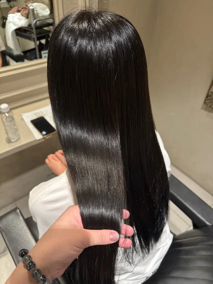 SAYA NEWTONのヘアスタイル