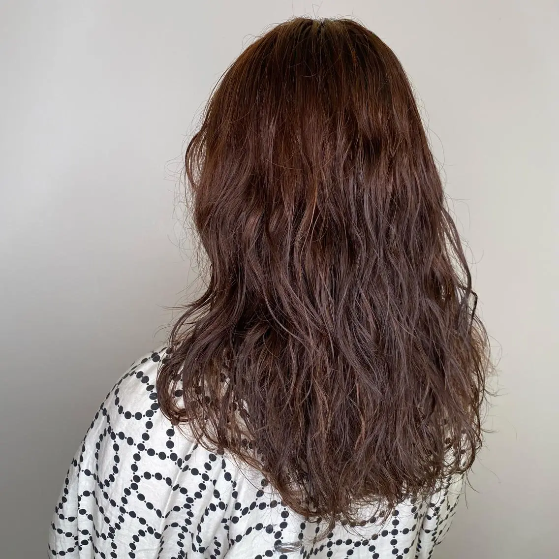 ロング パーマ ロング 宇田川 真央のヘアスタイル