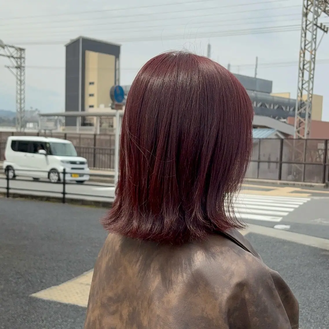 カラー レッドカラー aki .のヘアスタイル