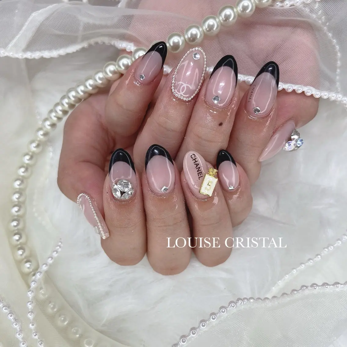 ネイル ハンドネイル LOUISE CRYSTALのネイルデザイン