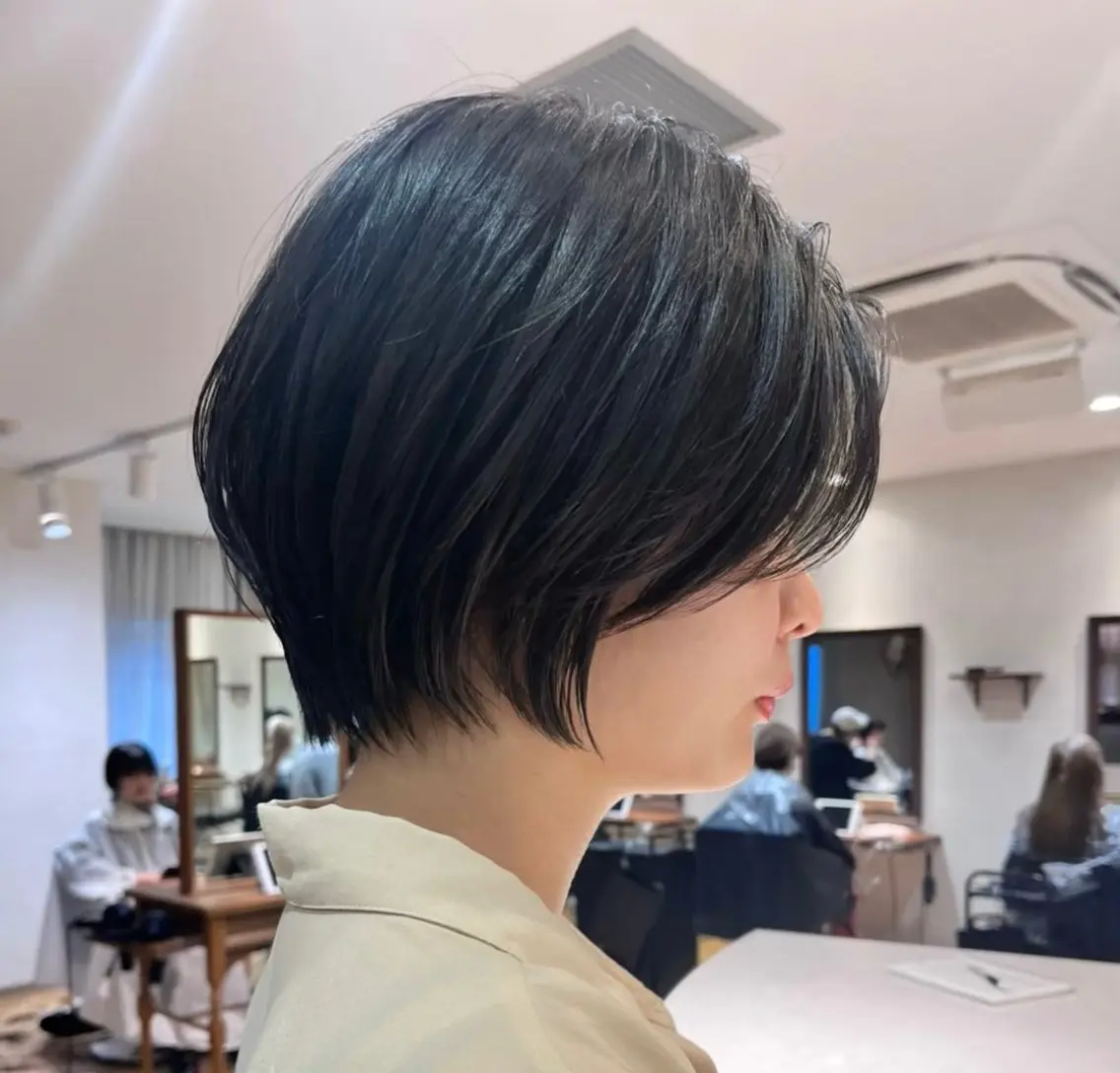 ショート カラー ショートボブ 丸みショート 透明感カラー グレージュ オリーブグレージュ 《髪質改善✖️レイヤ ー🩶》ナオヤのヘアスタイル