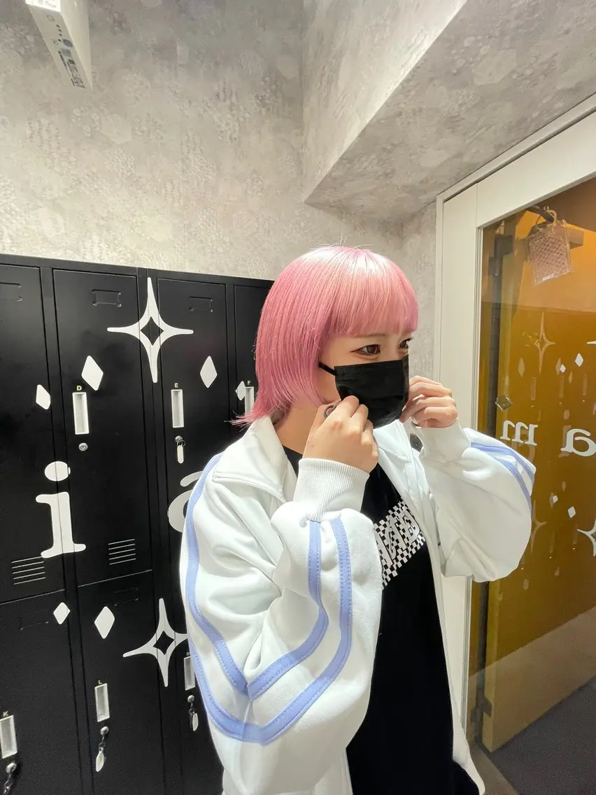 ショート カラー アッシュ アッシュグレー ベージュカラー ブリーチ ブロンド 【きらめき屋さん🎀 ハイトーン大和🎀】のヘアスタイル