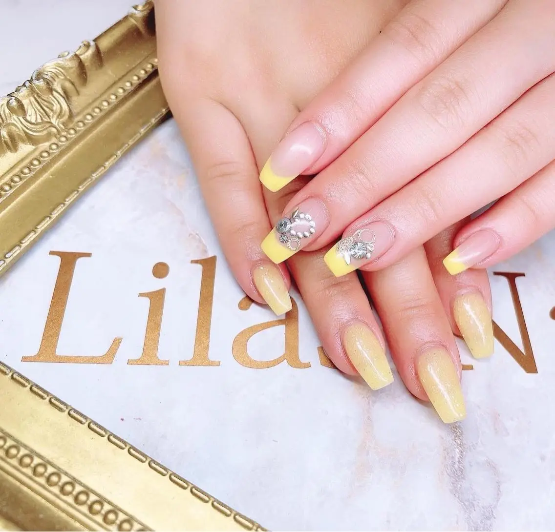 ネイル ボルドー フレンチネイル ジェルネイル ハードジェル キラキラネイル Lilas Nailのネイルデザイン