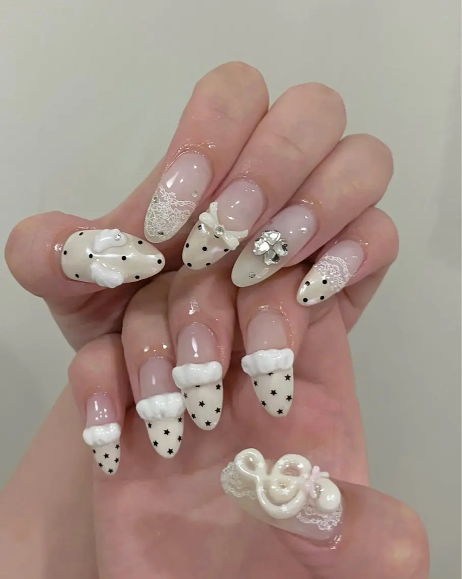 ネイル ドット フレンチネイル ガーリー リボン ホワイト ハンドネイル BERA NAILSのネイルデザイン