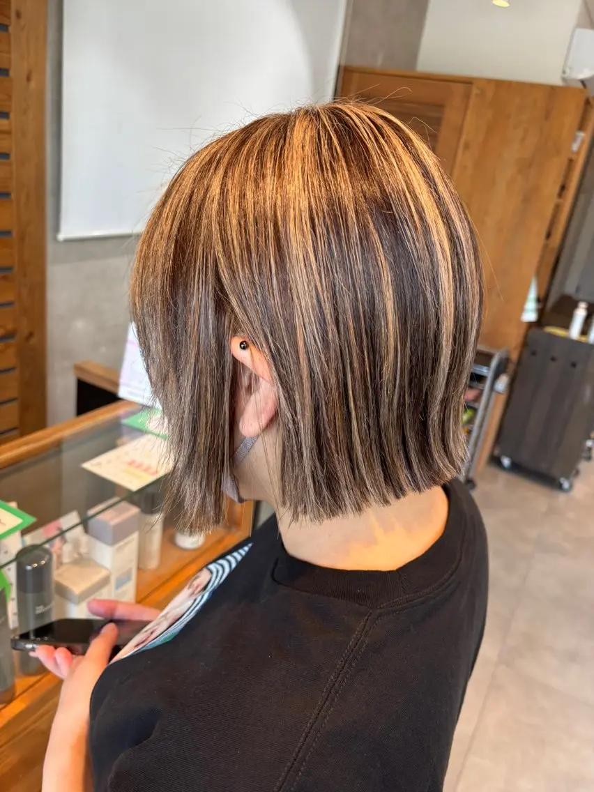 ショート カラー 切りっぱなしボブ ベージュカラー ハイライトカラー ボブ ハイライト SAYA 🌱のヘアスタイル