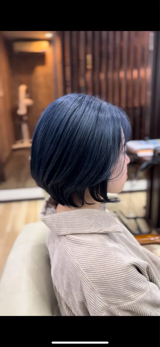 カラー ブリーチ ブルーカラー ボブ 亀井 慎太郎のヘアスタイル
