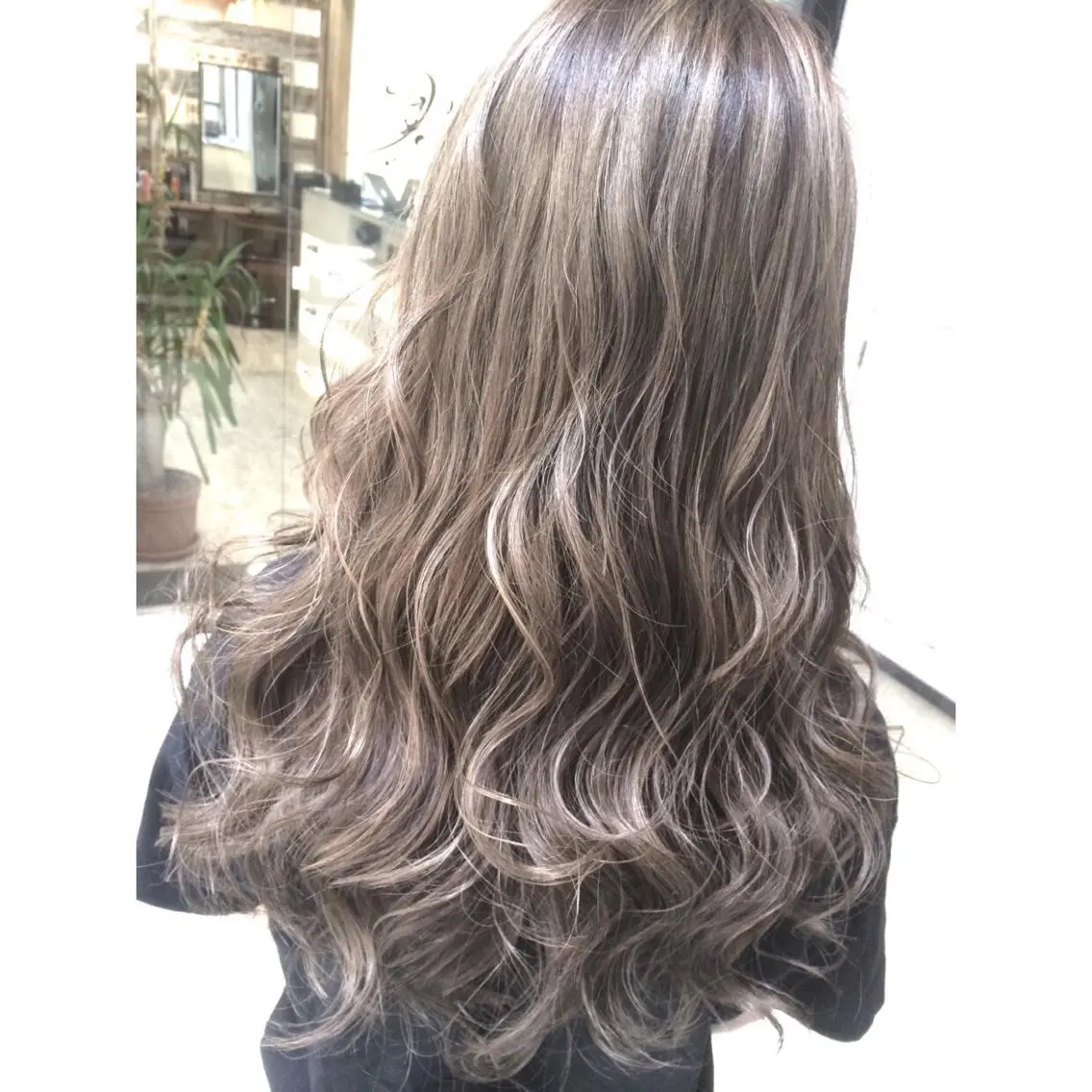 ロング カラー ハイライトカラー 3Dハイライト ハイライト ヘアカラー トリートメント 井上 一平のヘアスタイル