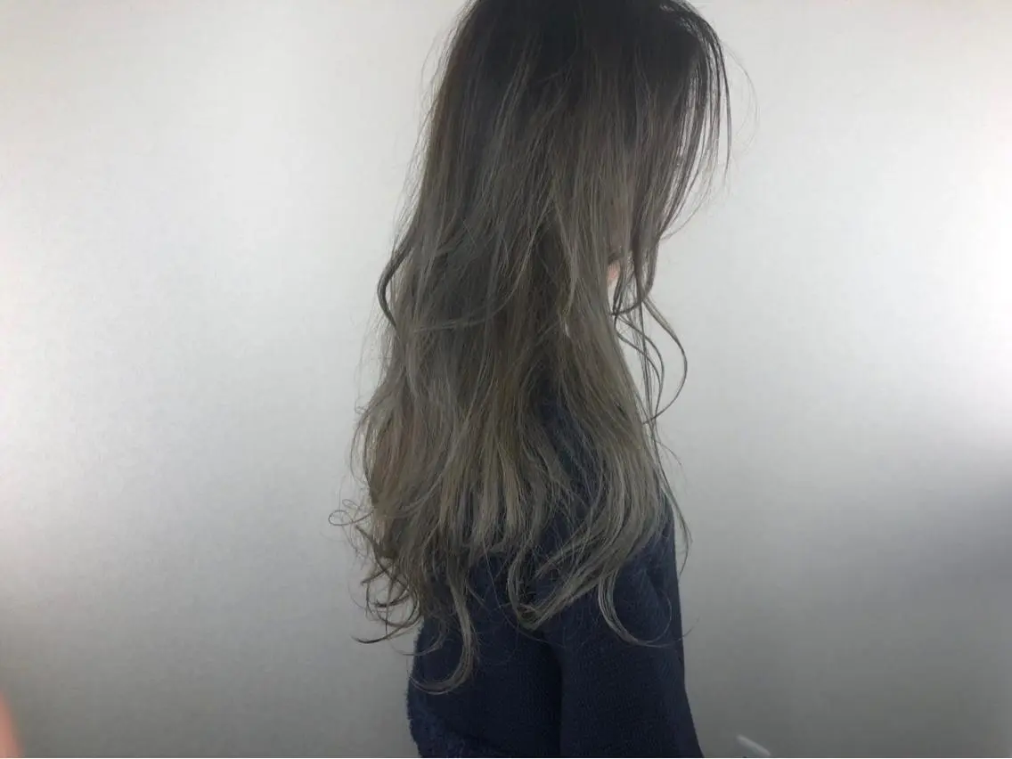 カラー still .のヘアスタイル
