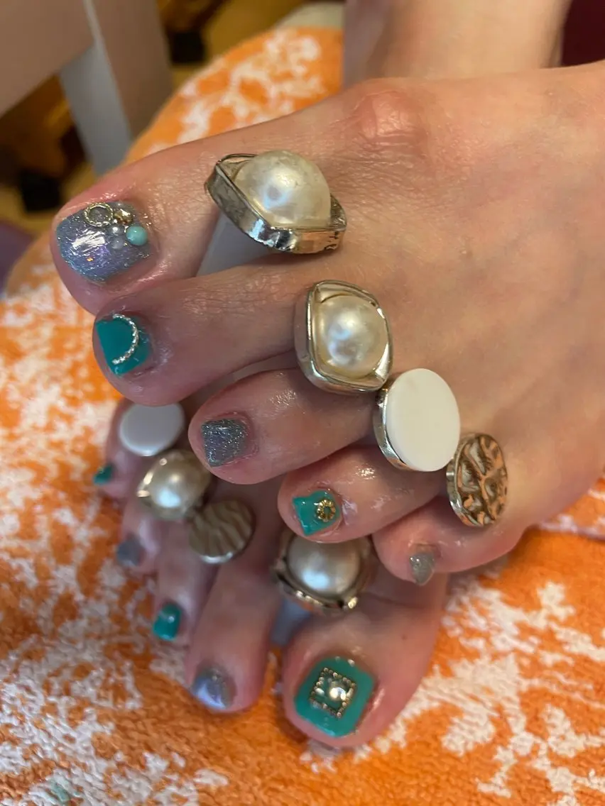 ネイル フットネイル グリーン シルバー NAIL★M 真紀のネイルデザイン