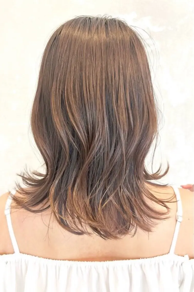 ミディアム カラー suzuno／ Ributeのヘアスタイル