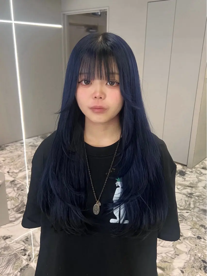 ロング カラー ブルーカラー 透明感カラー ネイビーカラー GEM/ hinanaのヘアスタイル