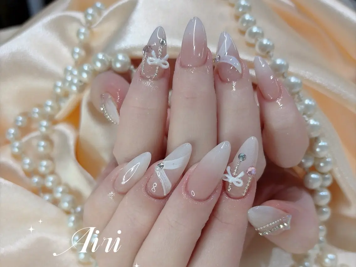 ネイル 桜ネイル フットネイル ジェルネイル ラメ(グリッター) ラメグラデーション ハンドネイル ネイルサロンAiri 長さ出し·シンプルのネイルデザイン