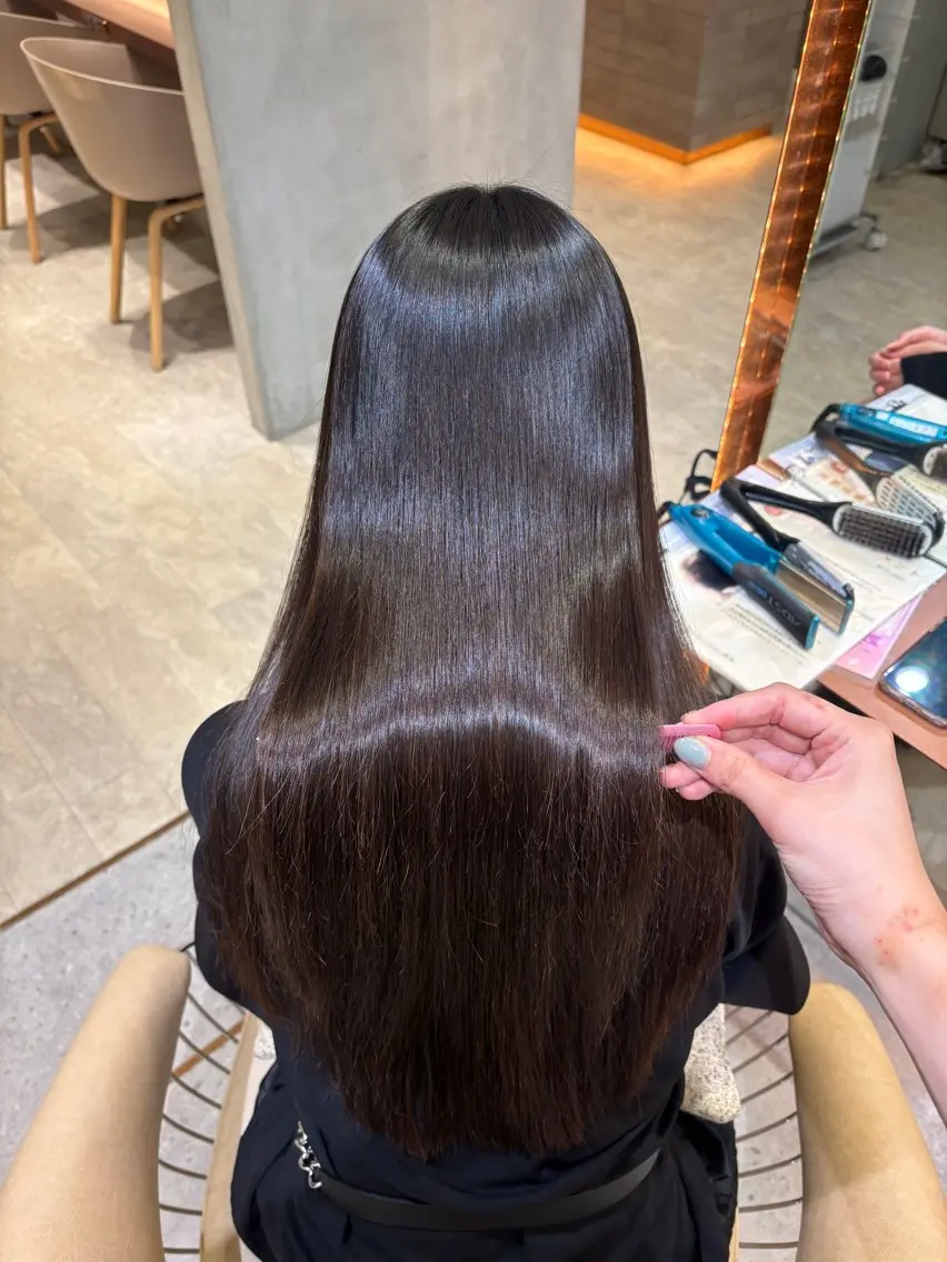 セミロング カラー ベージュカラー ブラウンカラー 透明感カラー マロンブラウン オリーブベージュ カット ヘアカラー 縮毛矯正 トリートメント 柔らかいhair🐕 Yu🫧銀座🩶のヘアスタイル