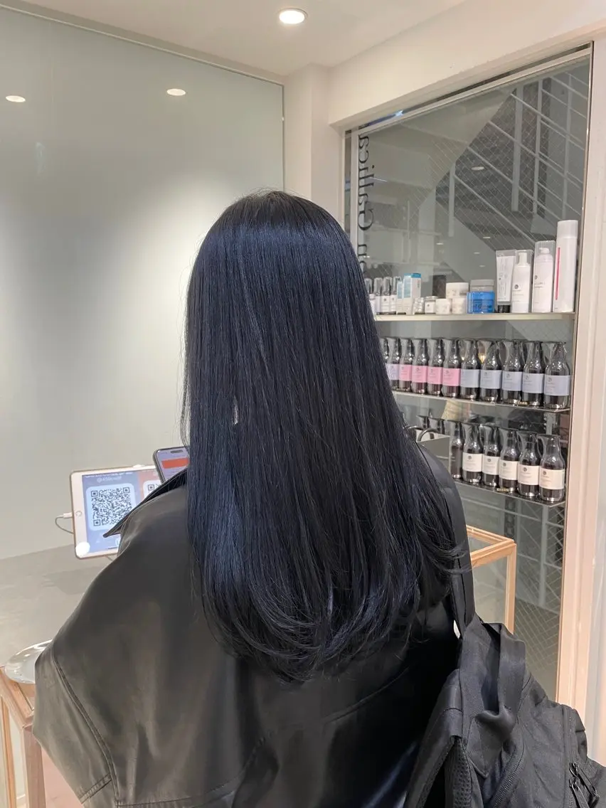 ロング カラー ヘアアレンジ 黒髪 ブリーチ ブルーカラー ブルーブラック 透明感カラー ヘアカラー トリートメント ヘッドスパ ヘアセット 艶カラー✨縮毛矯正✨ 翁長孝輔のヘアスタイル