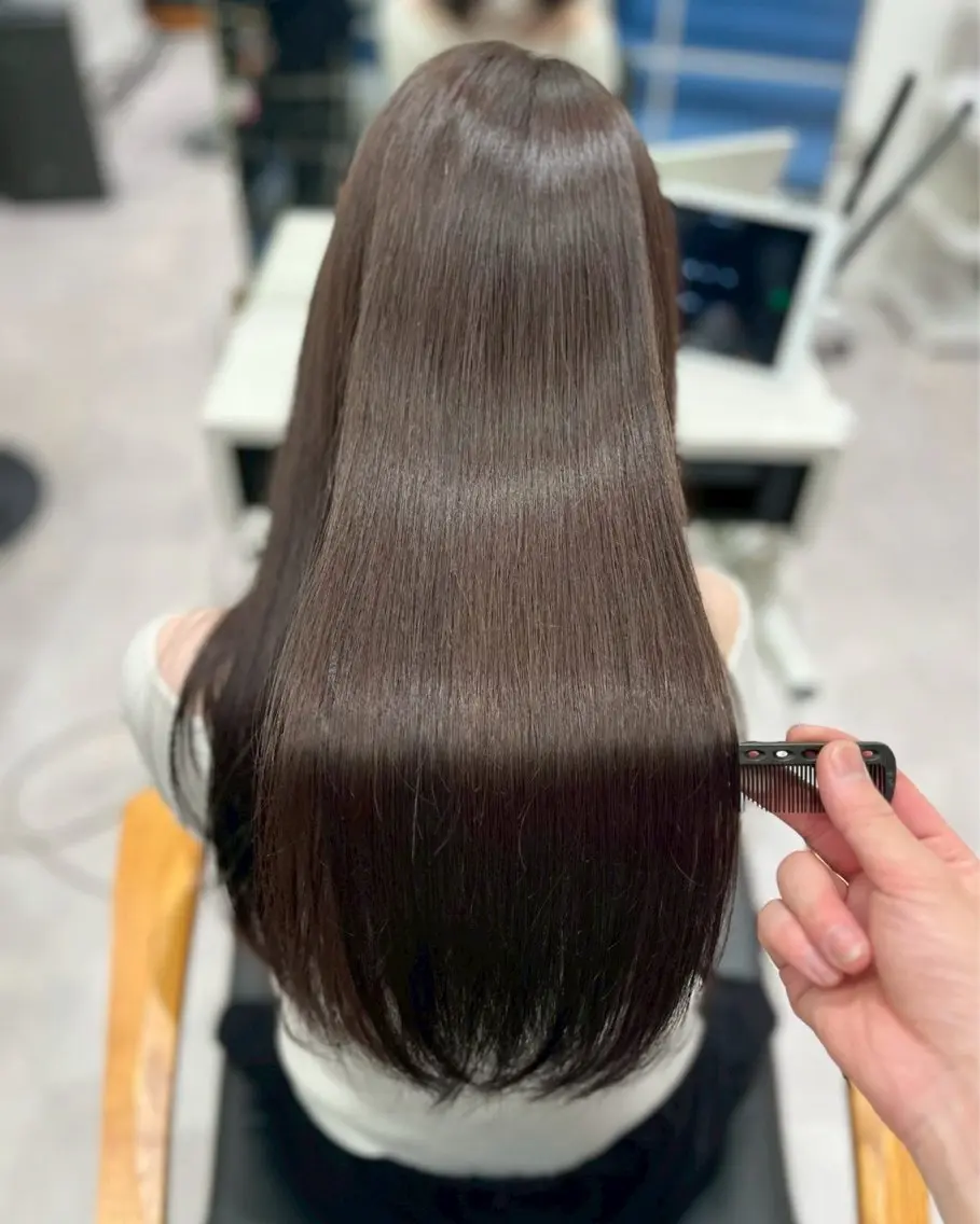 セミロング カラー パーマ カット 縮毛矯正 山崎 朋代のヘアスタイル
