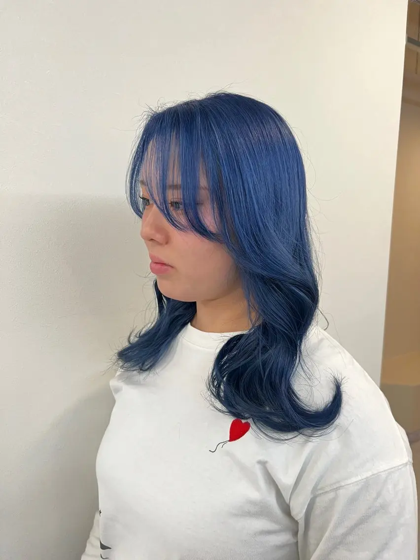 セミロング カラー ブリーチ ブルーカラー ケアブリーチ ネイビーカラー ヘアカラー ブリーチカラー🦋‪ 田中さくらのヘアスタイル