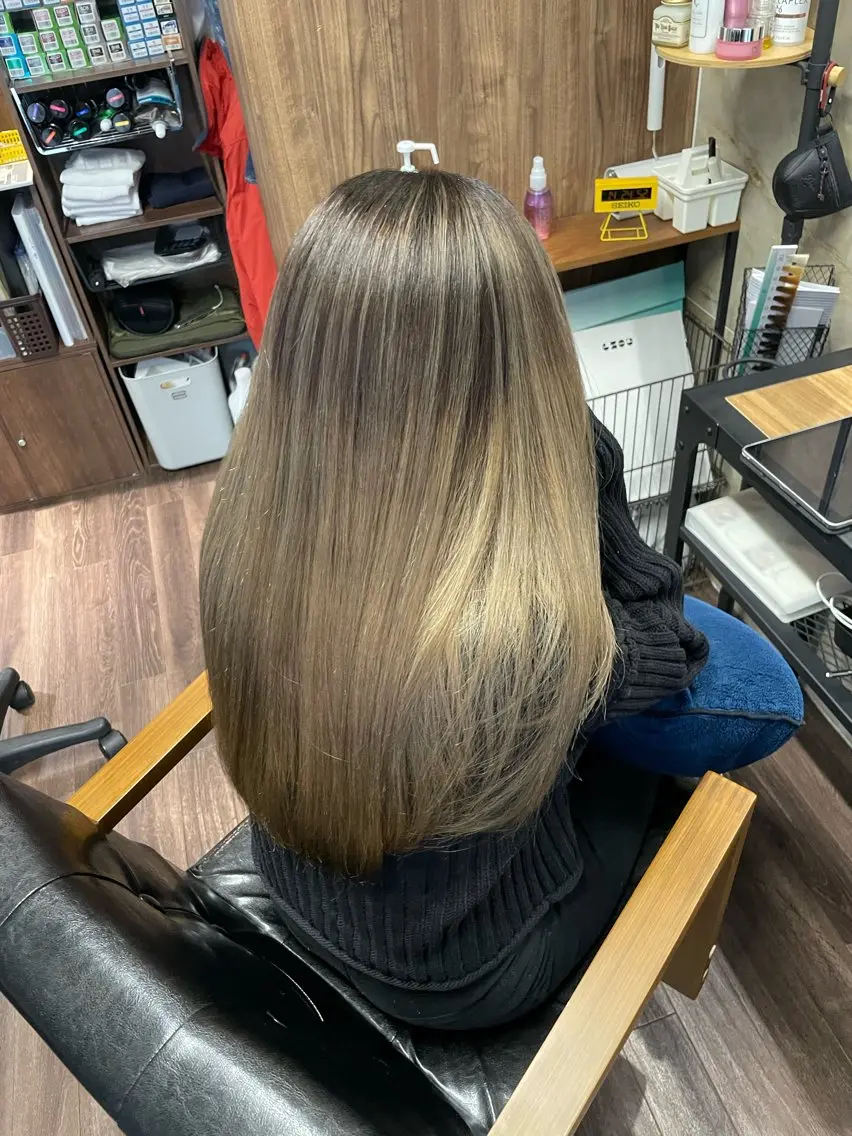セミロング カラー バレイヤージュ レイヤーカット ヘアカラー トリートメント Lull1人美容室 バレイヤージュのヘアスタイル