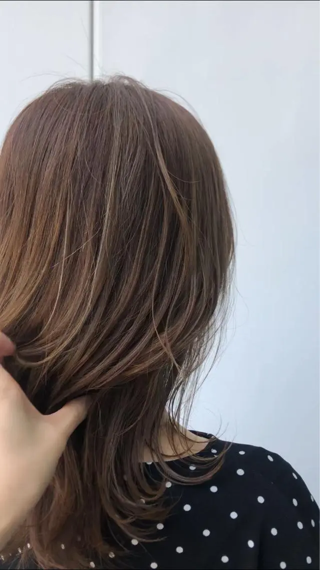 カット＋ハイライトカラー＋ダメージ補修トリートメント¥20700の写真