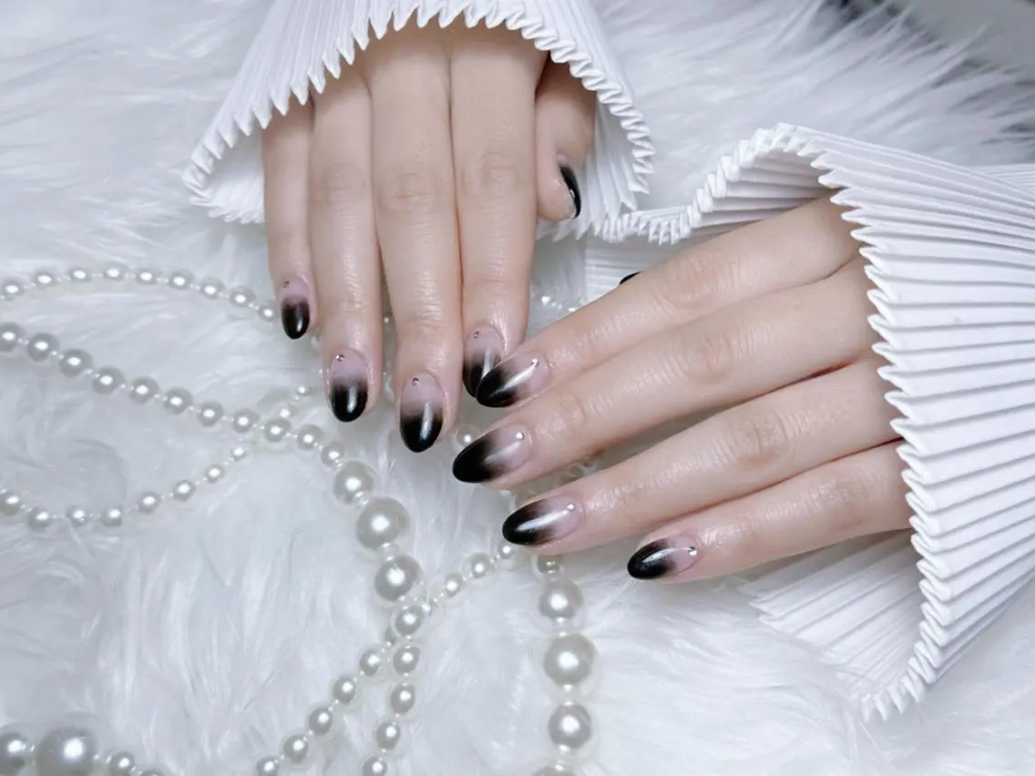 ネイル ストーンネイル ハンドネイル 🩵Yun nail Salon 🩵のネイルデザイン