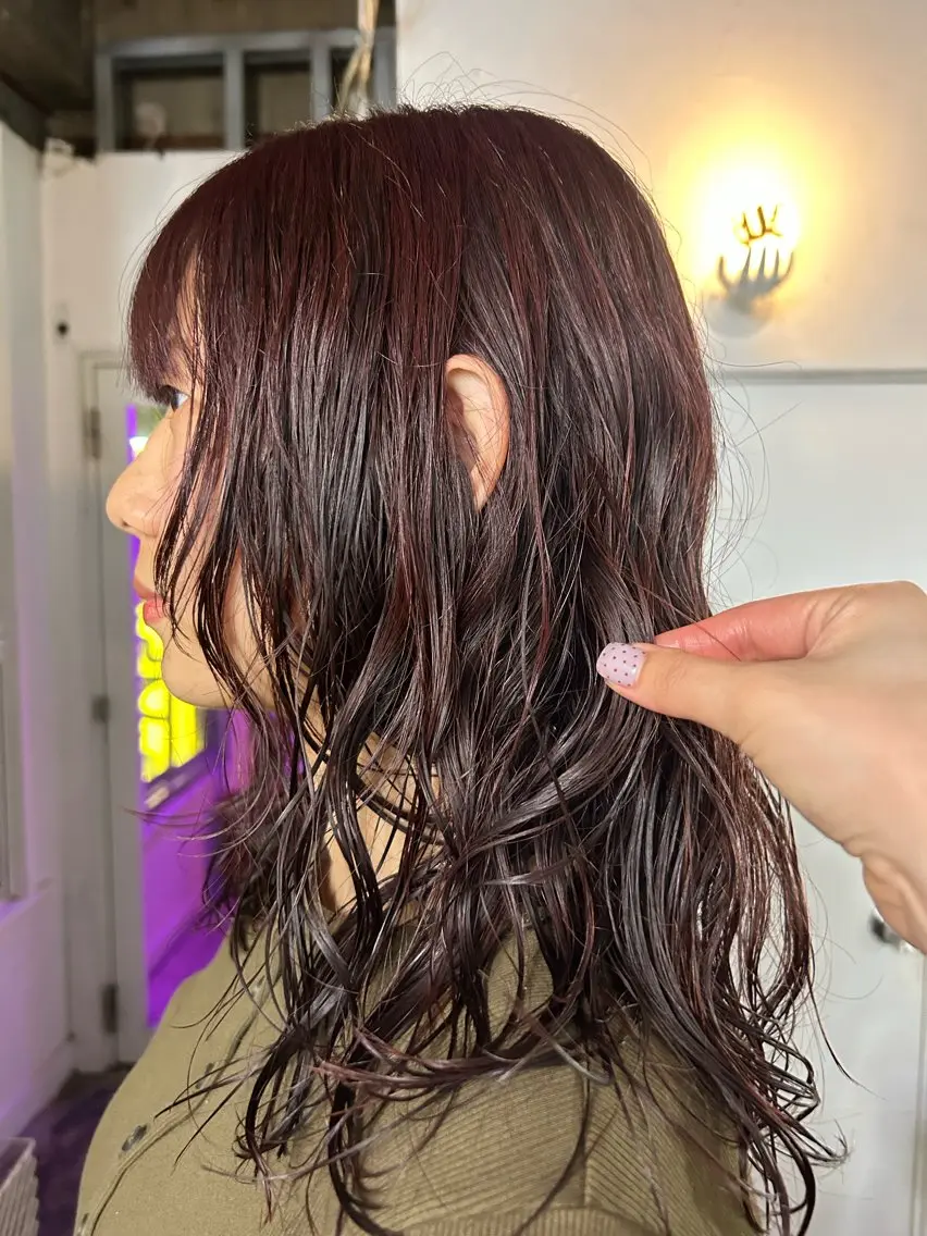 セミロング カラー パーマ セミロングパーマ レッドカラー レイヤーカット カット ヘアカラー パーマ maho/垢抜け カラーパーマのヘアスタイル