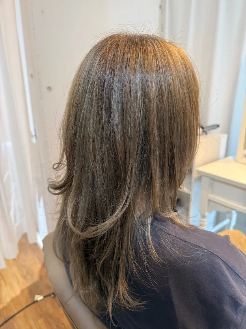 セミロング アッシュ 高橋 疾斗のヘアスタイル