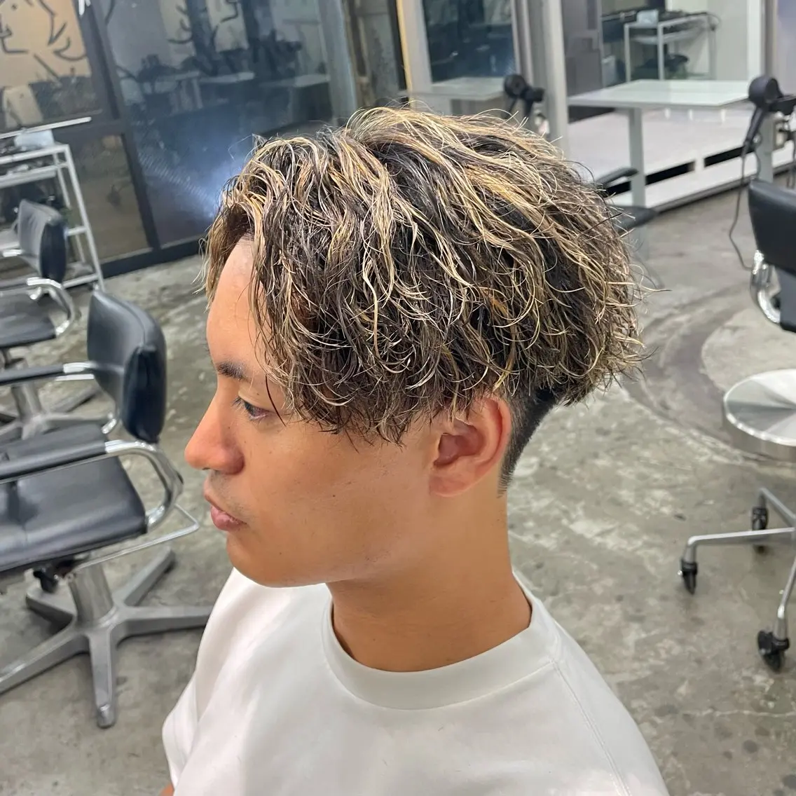 ショート カラー パーマ メンズ メンズハイライト ハイライトカラー ハイライト カット ヘアカラー パーマ メンズ特化美容師/ 藤戸 椋のヘアスタイル