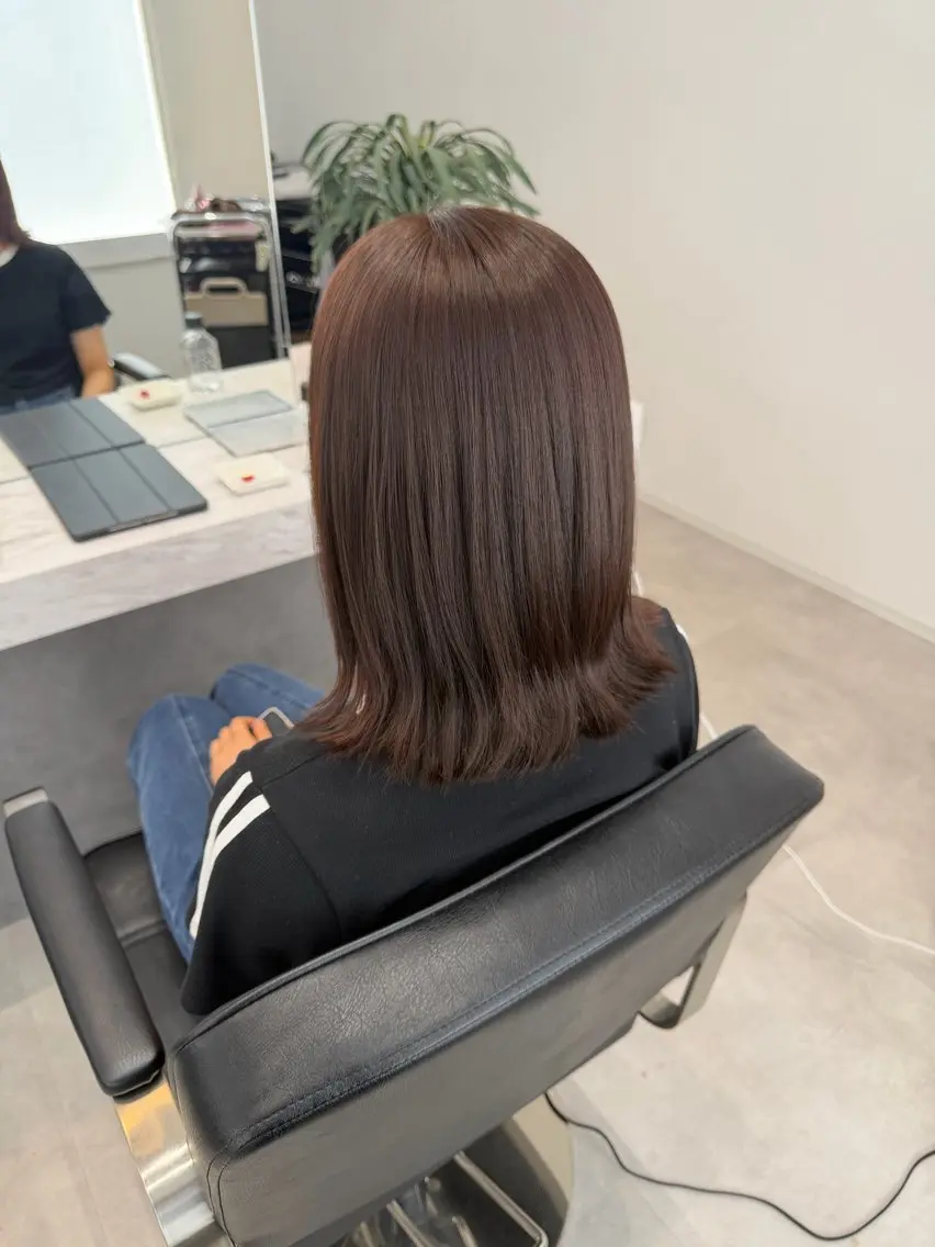 セミロング カラー ブリーチ ヘアカラー 岡田 詠のヘアスタイル