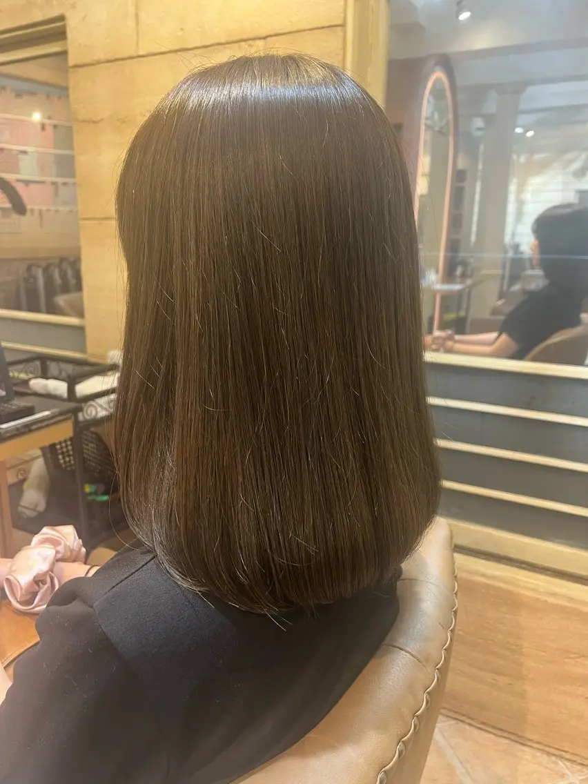 セミロング アッシュ カラーが上手い 辻悠月のヘアスタイル