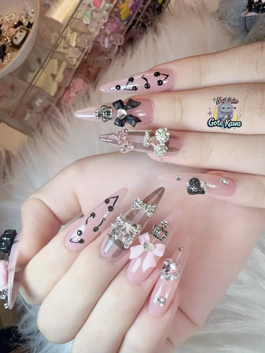 ネイル アートネイル 長さ出し キラキラネイル ピンク リボン ハンドネイル ハンドケア Gote Kawa nail salonのネイルデザイン