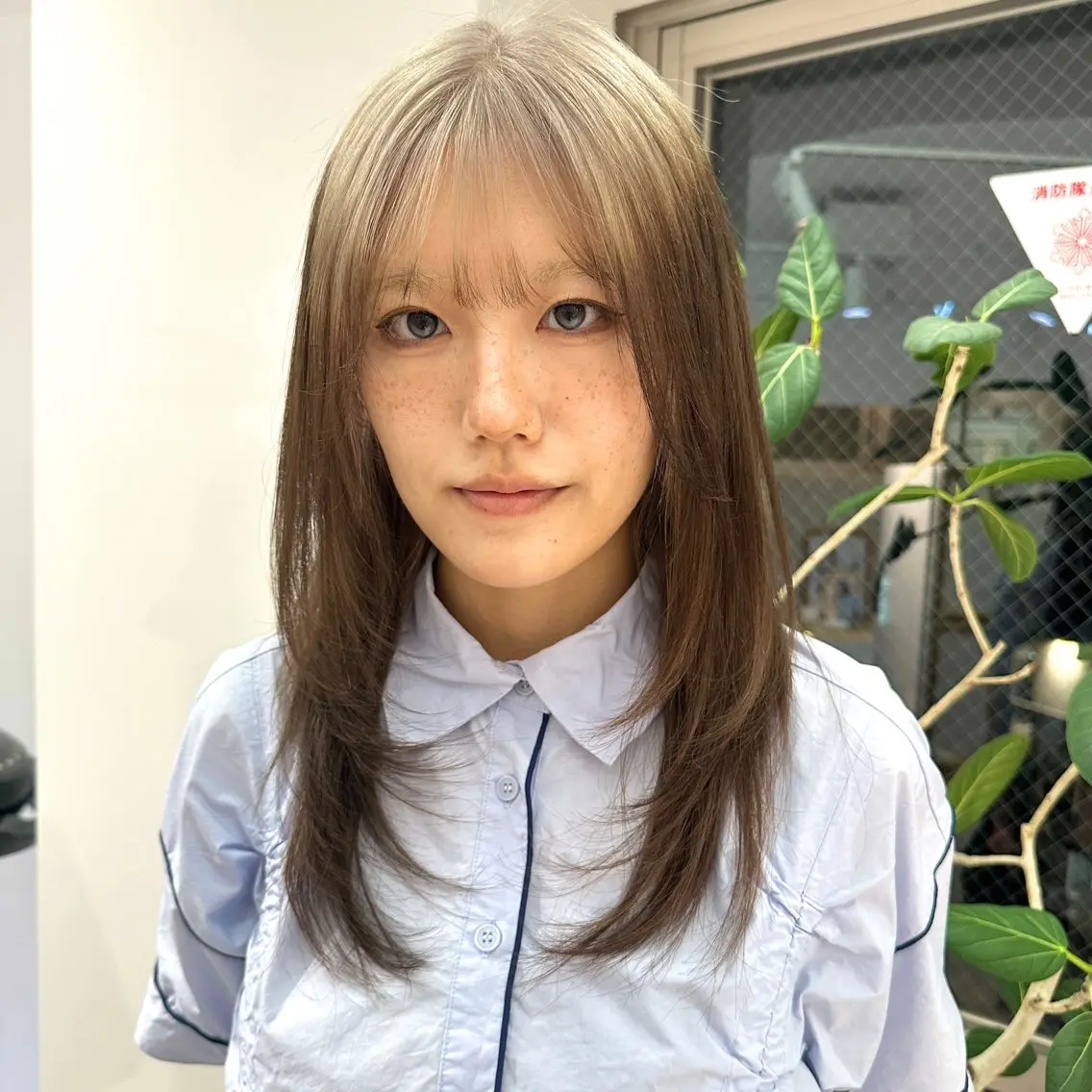 セミロング カラー ブリーチ ハイトーンカラー レイヤーカット カット ヘアカラー トリートメント レイヤー/ウルフ/ ハイトーンchimiのヘアスタイル