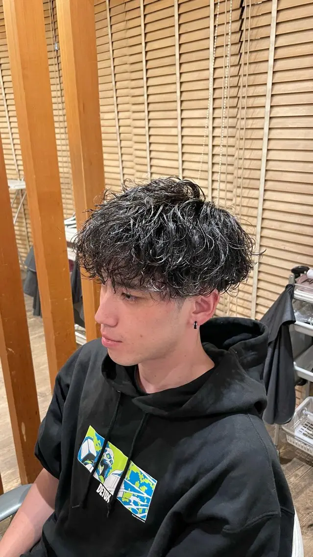 ショート パーマ メンズ メンズパーマ 波巻きパーマ 椿 大輔のヘアスタイル