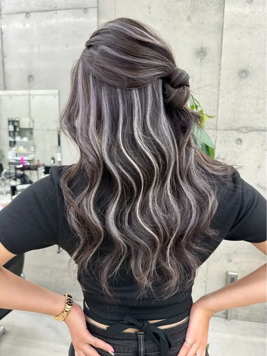 カラー Asami／名古屋／ ハイトーン／デザインのヘアスタイル