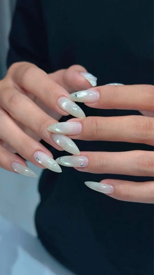 ネイル チークネイル ドット フレンチネイル グラデーション 韓国ネイル ハンドネイル Minette nailrinrinのネイルデザイン