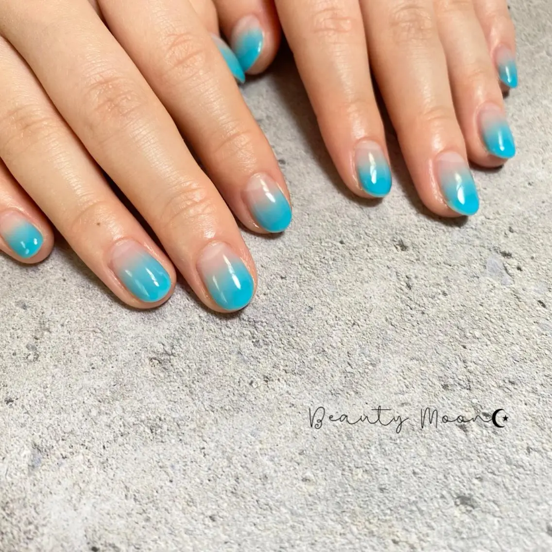 ネイル グラデーション ハート ハンドネイル beauty ☪︎moonのネイルデザイン