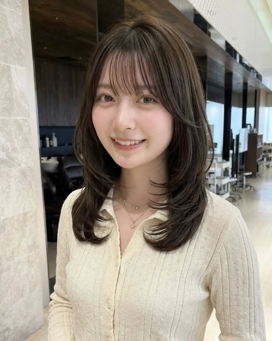 セミロング カラー レイヤーカット カット ヘアカラー トリートメント 穂積 未優のヘアスタイル
