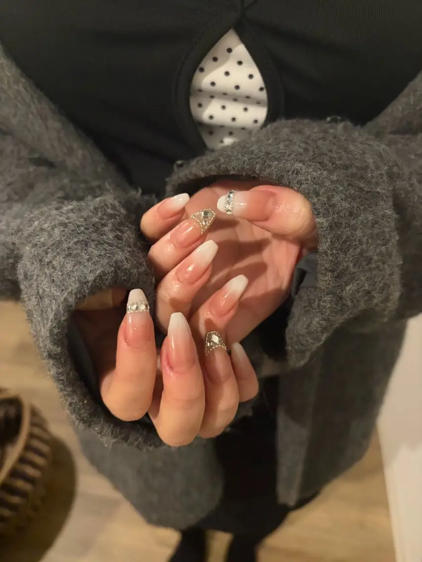 シンプルデザインネイル（オフなし）の写真
