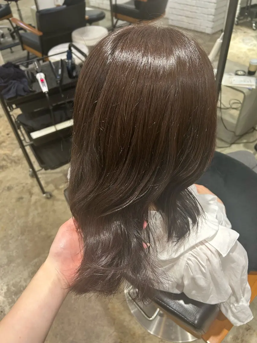 セミロング 羽成 優衣菜のヘアスタイル