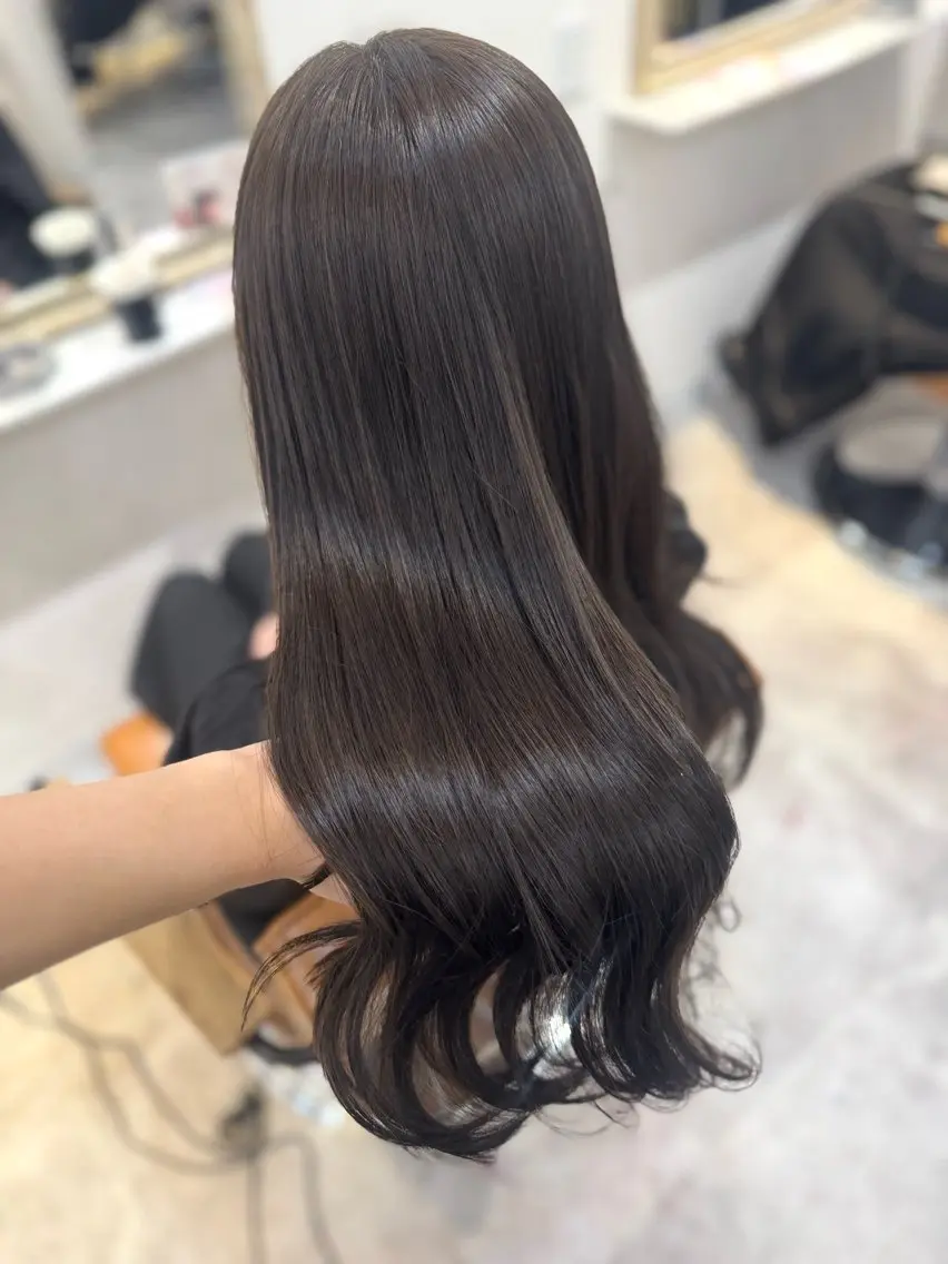 ロング カラー アッシュ アッシュブラウン ベージュカラー 黒髪 ブリーチ カット ヘアカラー トリートメント 赤み無し柔らかカラー 【梅田】madokaのヘアスタイル