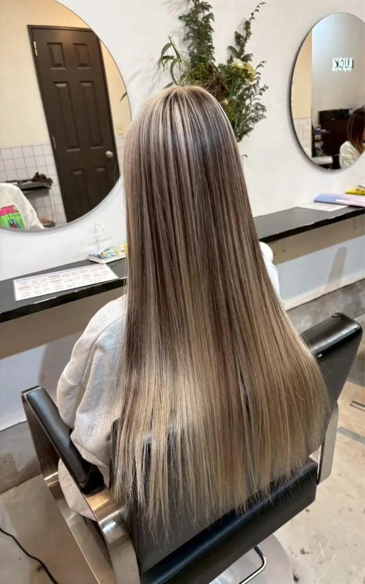 ロング カラー LUCK ユナのヘアスタイル