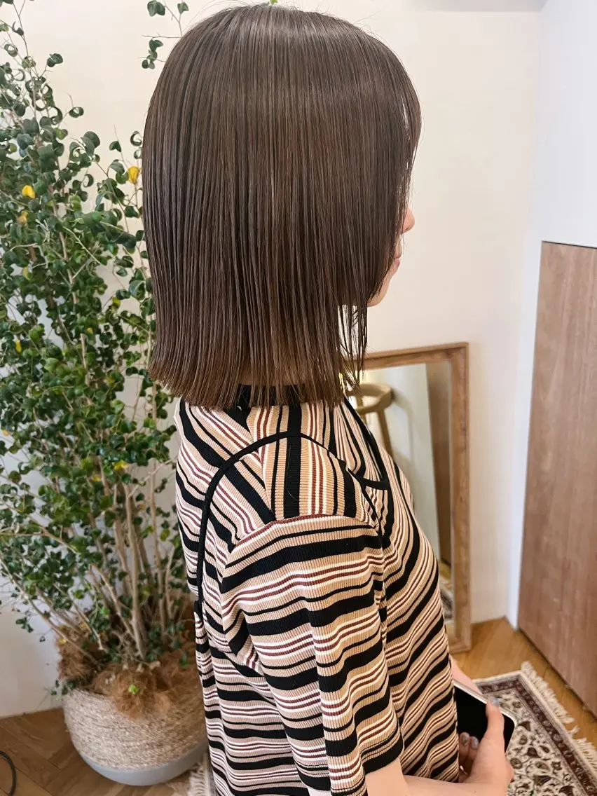 ショート カラー 切りっぱなしボブ ベージュカラー ブリーチ 透明感カラー ダブルカラー 西山 紗耶香🪽 透明感カラー/ボブのヘアスタイル