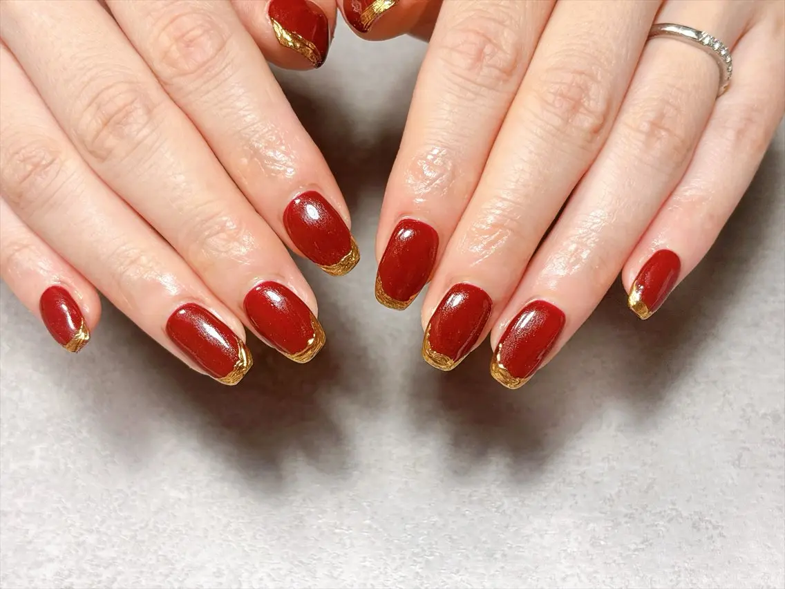 ネイル ボルドー マグネットネイル ミラーネイル ニュアンスネイル ハンドネイル ハンドケア 💫ゆか_ Nailartistのネイルデザイン