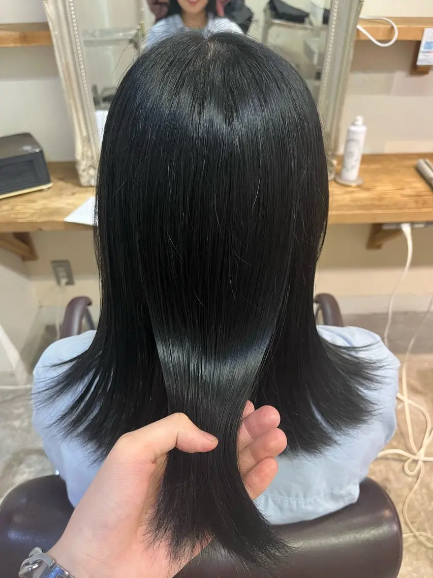 セミロング ヘアカラー フェザーパーマ🌙 毛流れ yuzukiのヘアスタイル