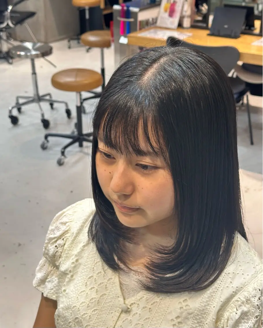 セミロング カラー 顔周りカット レイヤーカット 小顔カット カット ヘアカラー 似合わせひなた🐥 elima調布のヘアスタイル