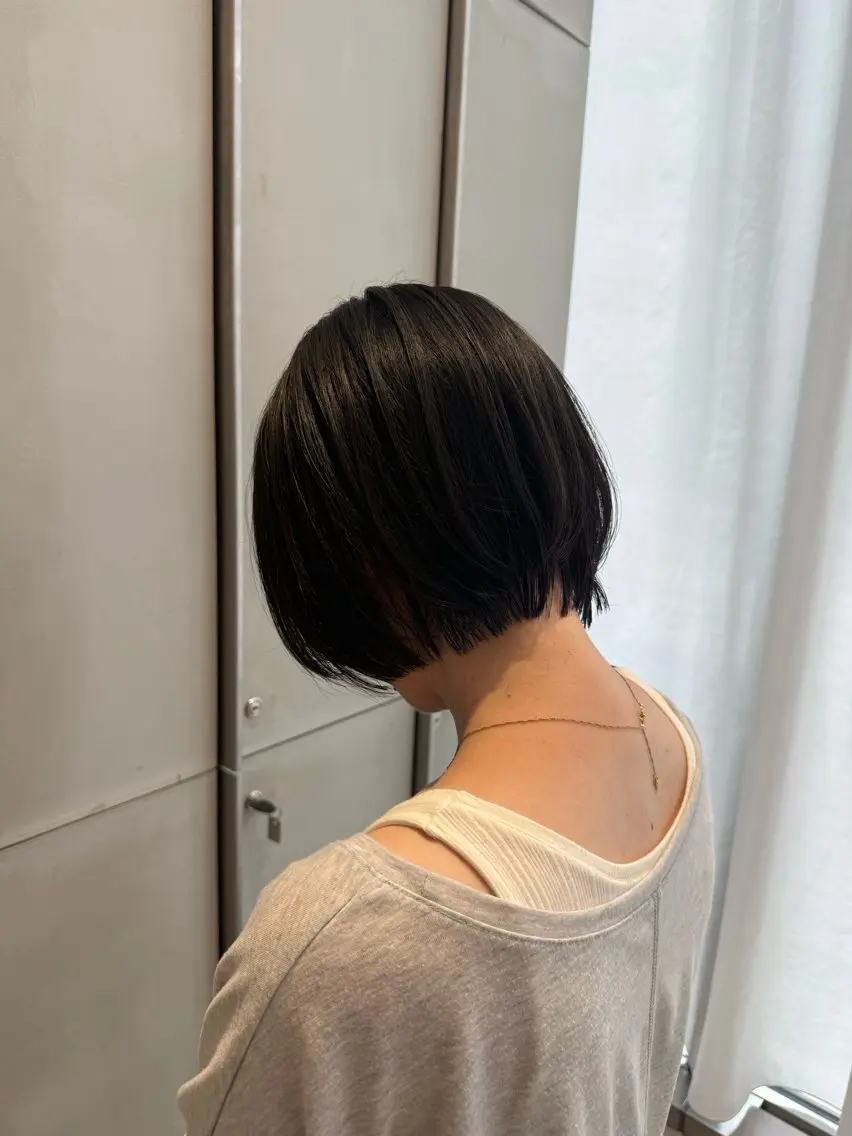ショート ミオ💎ショート 透ける暗髪のヘアスタイル