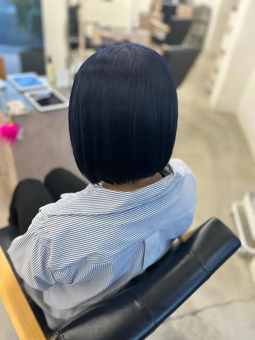 ショート カラー ブルーカラー ネイビーカラー カット ヘアカラー noa  🦋 ブリーチ/暖色のヘアスタイル