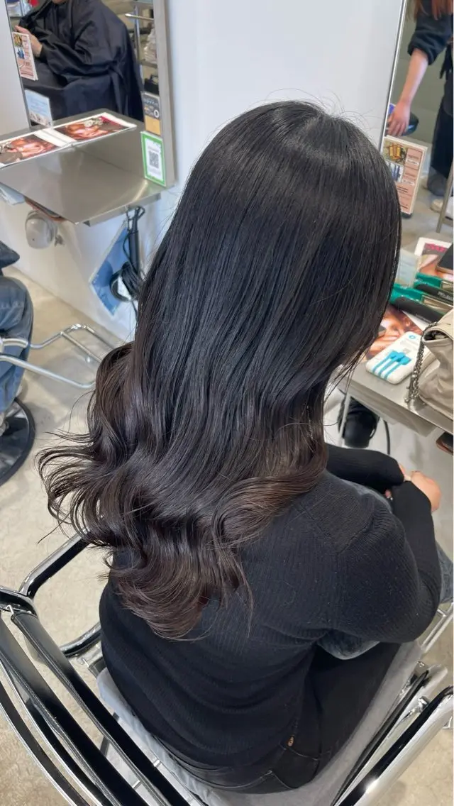 ロング カラー ヘアカラー 新開 美咲のヘアスタイル